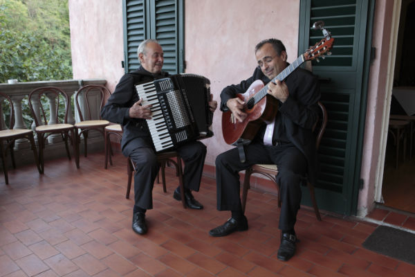 wedding band tuscany